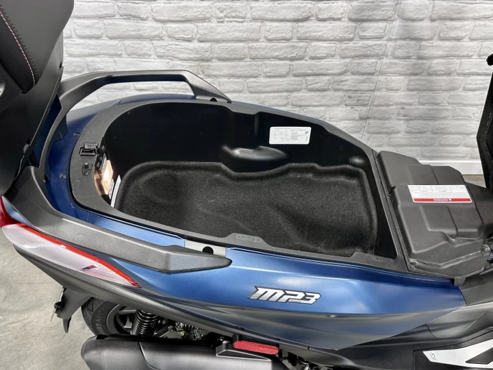 2024 PIAGGIO MP3 530 HPE VERSION EXCLUSIVE MP3 530 HPE VERSION EXCLUSIVE + A.B.S + SEULEMENT 640 KM + MODE RARE & A1 
