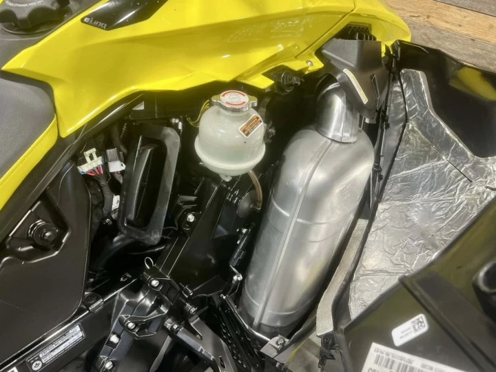 2022 BRP SKI-DOO RENEGADE X-RS 850 E-TEC 137''+ REV GEN4 + COULEUR RARE & CONDITION A1 