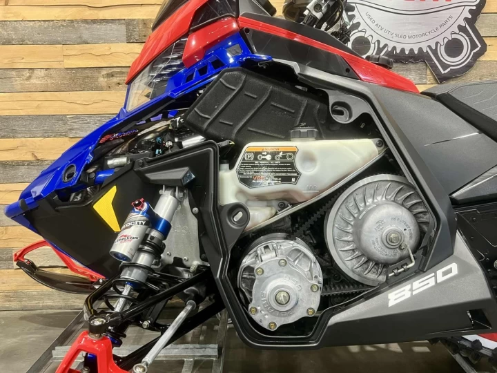 2022 POLARIS INDY 850 XCR 137'' + ECRAN 7S + SEULEMENT 1251 KM + COULEUR RARE & IMPECCABLE A1 