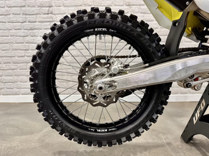 2024 HUSQVARNA TC 250 EFI + 2 TEMPS + MX - MOTOCROSS + SEULEMENT 9. 6 HR + RARE & A1 