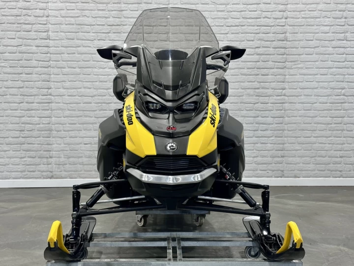 2026 BRP SKI-DOO GRAND TOURING SPORT 600 ACE EFI 137'' + SEULEMENT 1 KM + BANC PASSAGER + REV GEN5 + RARE & A1 