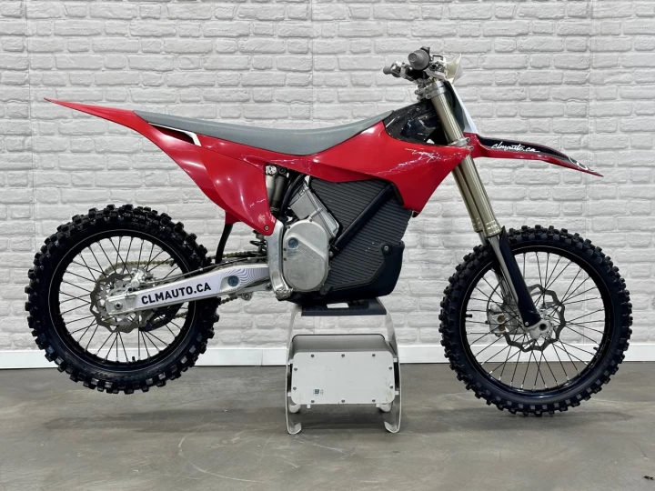 2026 STARK FUTURE VARG 1..2 MX ALPHA 80 H.P + 100% VE-MOTOCROSS ELECTRIQUE + UNITÉ DÉMO 70 HR + GARANTIE 2028 + RARE & A1 