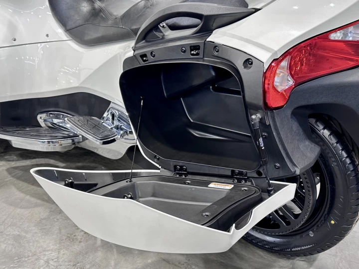 2018 BRP CAN-AM SPYDER RT LIMITED + SE-6 (SEMI-AUTOMATIQUE) + ROTAX 1330 EFI + ENSEMBLE CHROME + RARE & A1 