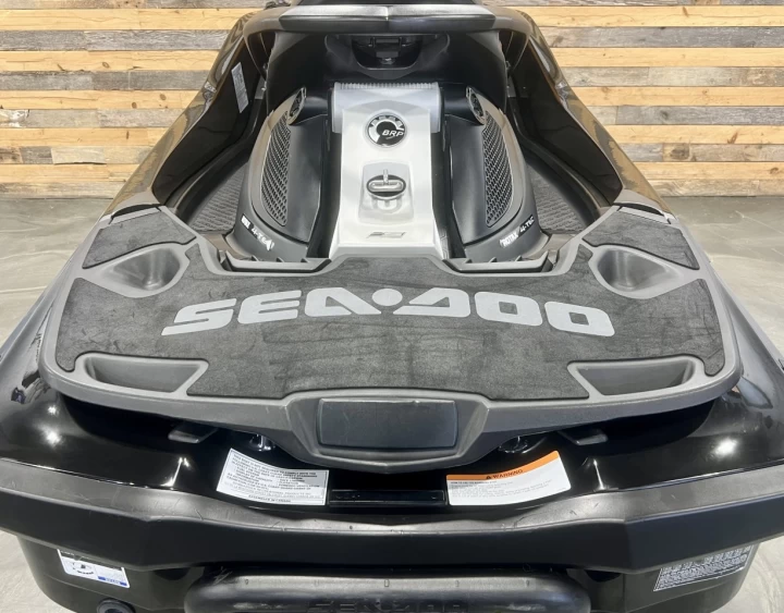 2012 BRP SEA-DOO RXT 260 HP IS = SUSPENSION INTELLIGENTE + SEULEMENT 117 HR + 3 PASSAGERS + MODELE RARE + 