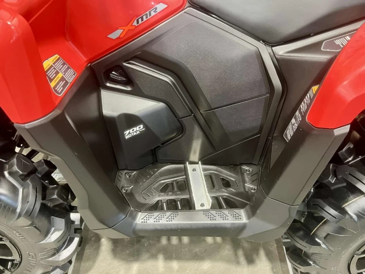 2024 BRP CAN-AM OUTLANDER X-MR 700 EFI + 4X4 + DPS + SEULEMENT 1618 KM + TREUIL X-BULL 4500 LBS 