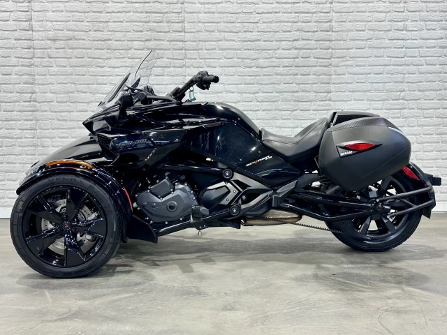 BRP CAN-AM SPYDER F3 SE-6 = SEMI-AUTOMATIQUE + ROTAX 1330 ACE EFI + SEULEMENT 18205 KM + TOUT NOIR + RARE & A1  2023