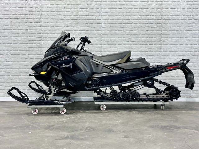 BRP SKI-DOO RENEGADE ADRENALINE AVEC ENSEMBLE ENDURO 900 ACE TURBO 130 H.P EFI I.T.C 137'' AIR RIDE + ECRAN 10'' + GPS + SEULEMENT 4831 KM + REV GEN5  2026