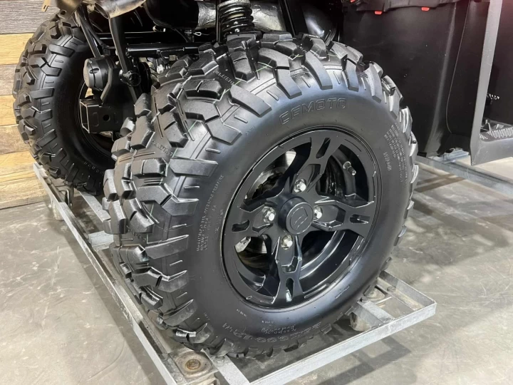 2023 CF MOTO C-FORCE 400 LX EFI + 4X4 + E.P.S + SEULEMENT 1349 KM 