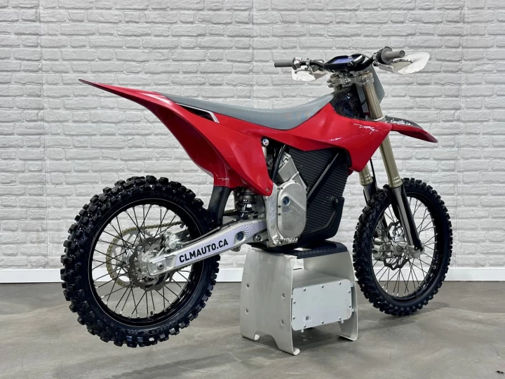 2026 STARK FUTURE VARG 1..2 MX ALPHA 80 H.P + 100% VE-MOTOCROSS ELECTRIQUE + UNITÉ DÉMO 70 HR + GARANTIE 2028 + RARE & A1 
