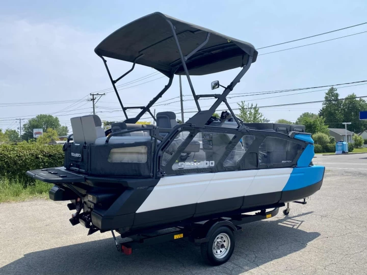 2022 BRP SEA-DOO SWITCH CRUISE 18' + ROTAX 230 HP + IBR + VTS + IDF + GPS + JL AUDIO PREMIUM + TOIT BIMINI + REMORQUE + 43 HR + A1 