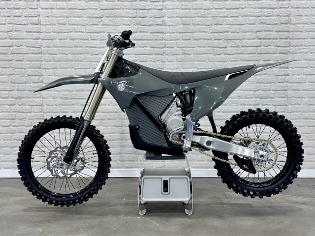 STARK FUTURE VARG 1.2 MX 60 H.P @ 80 H.P + 100% ELECTRIQUE + NEUF + GARANTIE 2 ANS + RARE & A1  2026