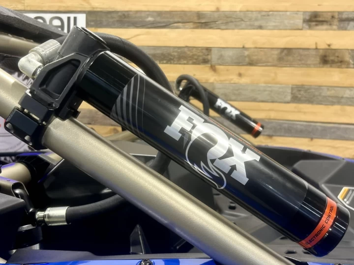 2023 BRP CAN-AM MAVERICK MAX X3 X-RS TURBO ''RR'' 200 H.P + DPS + 4X4 + 72'' + SMART SHOX + TOIT AUDIO + SEULEMENT 1509 KM 