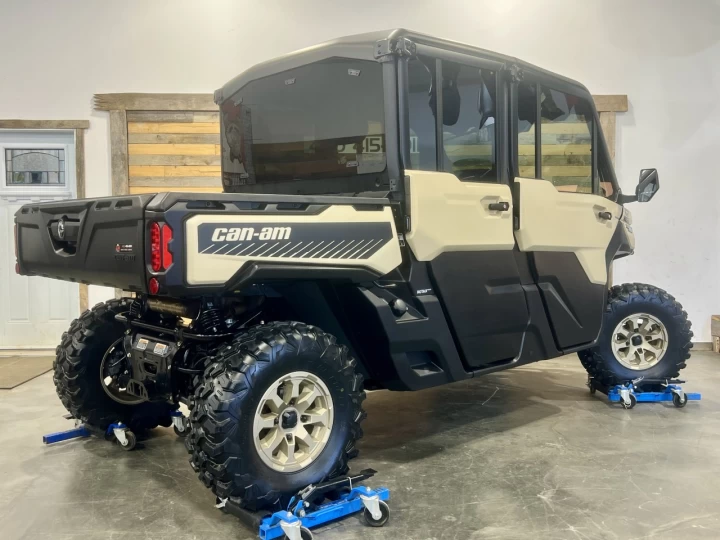 2025 BRP CAN-AM DEFENDER MAX CREW HD-10 LIMITED + 4WD + DPS + 650 KM SEULEMENT + 6 PASSAGERS + TOUTE ÉQUIPÉE+ RARE & A1 