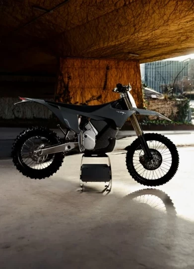 2025 STARK FUTURE VARG EX 60 H.P @ 80 H.P + LÉGALE SUR LA ROUTE + 0KM NEUVE + 2 ANS DE GARANTIE 