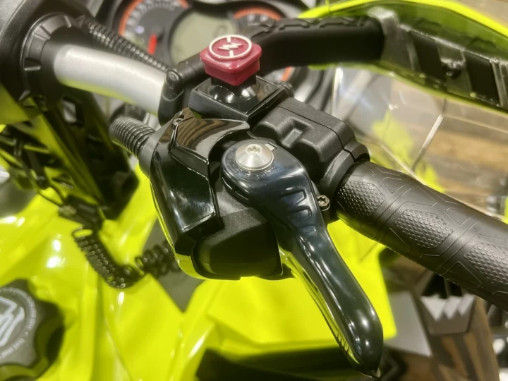 2018 BRP SKI-DOO RENEGADE X 1200 EFI 4-TEC 137'' ITC + 19763 KM + COULEUR RARE & CONDITION A1 