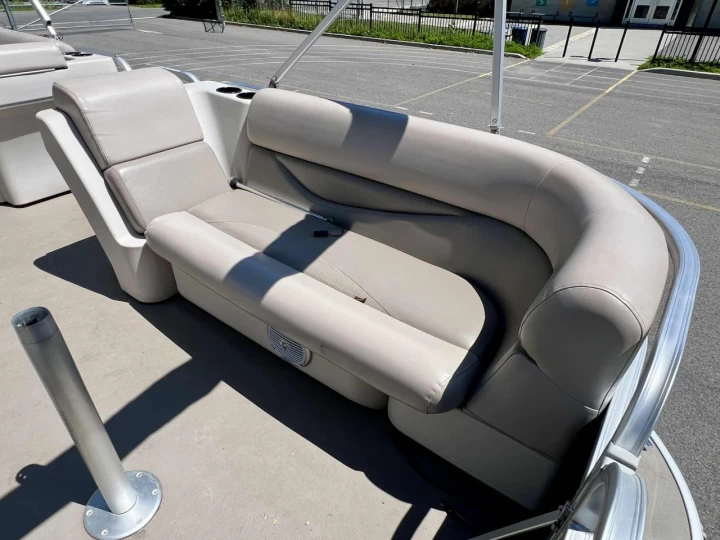 2014 PRINCECRAFT VECTRA 21 CLASSIC EDITION + MERCURY 115 H.P + ENSEMBLE SPORT 3 QUILLES + TOIT BIMINI + TOIT CAMPEUR + TOILE + REMORQUE 