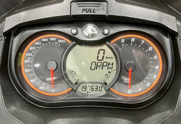 2018 BRP SKI-DOO RENEGADE X 1200 EFI 4-TEC 137'' ITC + 19763 KM + COULEUR RARE & CONDITION A1 