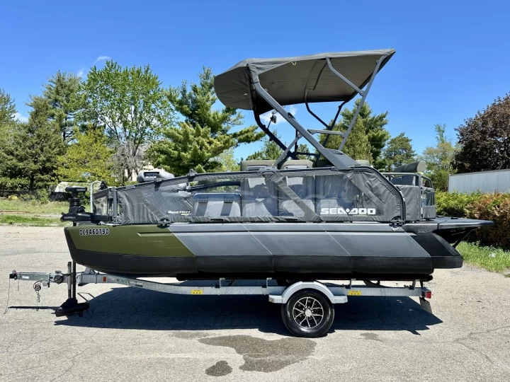 2025 BRP SEA-DOO SWITCH 18' EDITION FISH + ROTAX 230 HP + IBR + VTS + IDF + GPS + AUDIO + TOIT BIMINI + REMORQUE + RARE & A1 