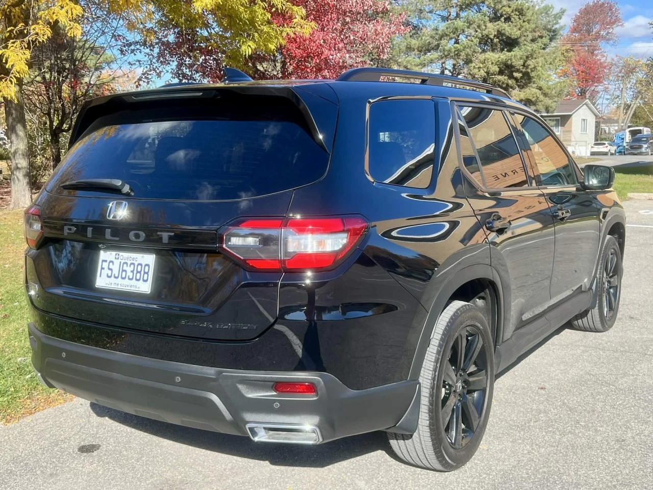 2023 HONDA PILOT BLACK EDITION AWD + V6 3.5L + SEULEMENT 34856 KM + GARANTIE  Main Image