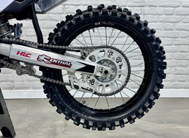 2024 HONDA CRF 250R PGM-FI + 4 TEMPS + SEULEMENT 52.5 HEURES + RARE & A1 