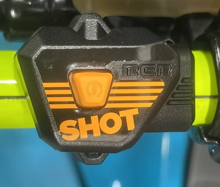 2020 BRP SKI-DOO SUMMIT X 850 E-TEC SHOT 165'' + SEULEMENT 2328 KM + PONT NEUF 0 KM + CONDITION A1 