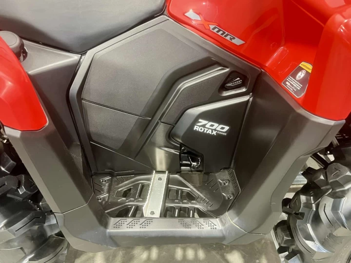 2024 BRP CAN-AM OUTLANDER X-MR 700 EFI + 4X4 + DPS + SEULEMENT 1618 KM + TREUIL X-BULL 4500 LBS 