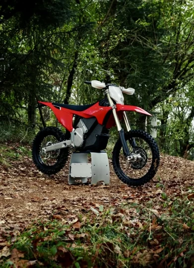 2025 STARK FUTURE VARG EX 60 HP @ 80 HP + LEGALE SUR LA ROUTE + 2 ANS DE GARANTIE 