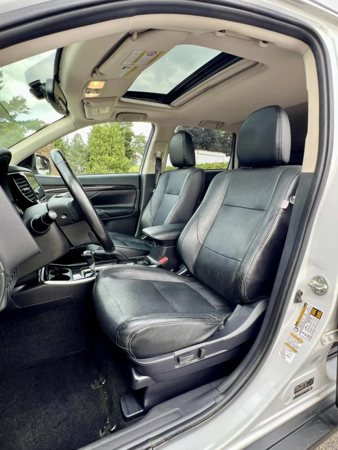 2017 MITSUBISHI OUTLANDER E.S AWD/4X4 + 7 PASSAGERS + CUIR + TOUTE ÉQUIPÉE + A1  Image principale