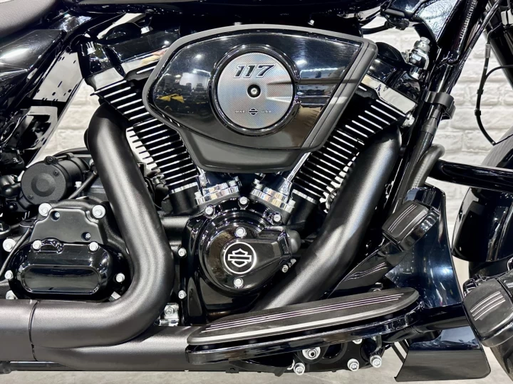 2024 HARLEY DAVIDSON FLHX STREET GLIDE 117 p.c = 1923 cc EFI + ECRAN 12'' GPS + BAS KM 5543 KM + COULEUR RARE & A1 