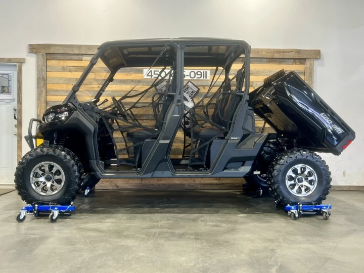 2024 BRP CAN-AM DEFENDER MAX CREW HD-10 ÉDITION LONE STAR + 4WD + DPS + SEULEMENT 10 KM + 6 PASSAGERS + RARE & COMME NEUF 