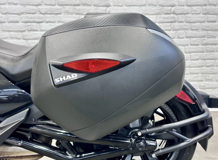 2023 BRP CAN-AM SPYDER F3 SE-6 = SEMI-AUTOMATIQUE + ROTAX 1330 ACE EFI + SEULEMENT 18205 KM + TOUT NOIR + RARE & A1 