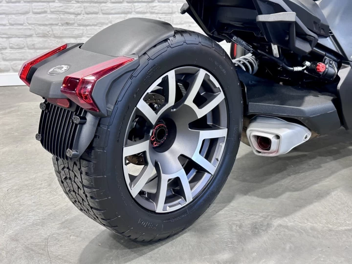 2020 BRP CAN-AM RYKER 900 EFI EDITION RALLY + 10272 KM + BANC PASSAGER & DOSSIER + PAREBRISE + PHARE AUX 
