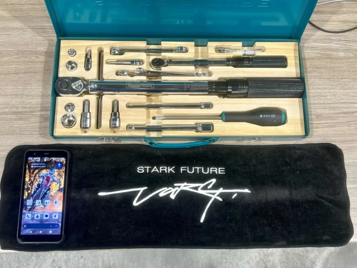 2024 STARK FUTURE VARG 1.0 GEN2 ALPHA 80 H.P + GARANTIE 2 ANS + FLAMBANT NEUF 0 HR + RARE SUR LE MARCHÉ 