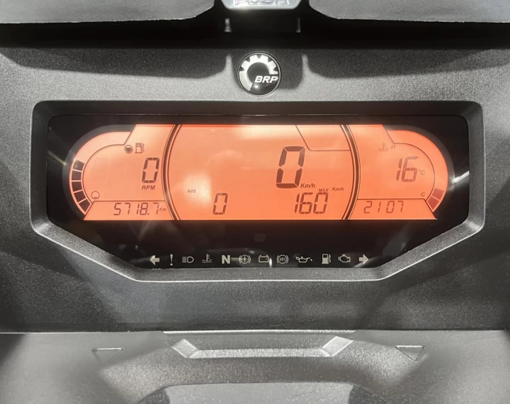 2023 BRP SKI-DOO RENEGADE X 850 E-TEC 137'' + REV GEN5 + SEULEMENT 5718 KM + CONDITION A1 