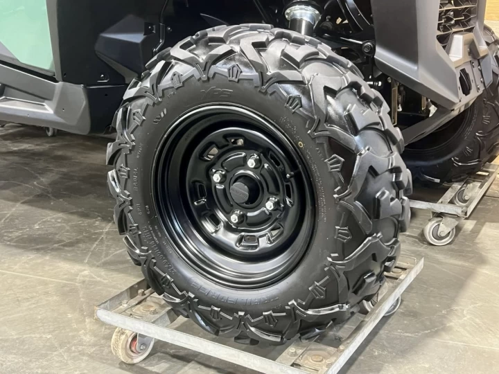 2025 BRP CAN-AM COMMANDER 700 EFI + 4X4 + DPS + BAS KM + 2 X EN INVEMTAIRE 