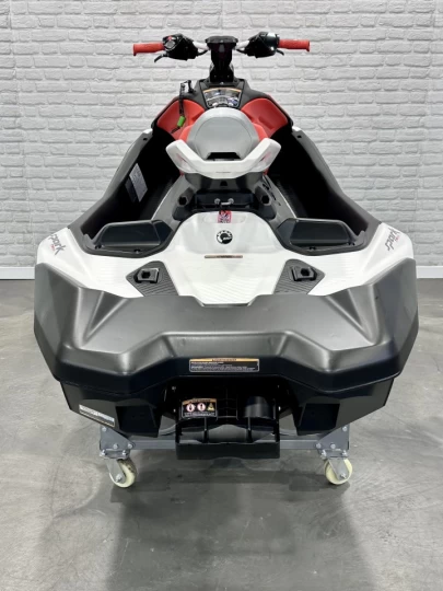 2024 BRP SEA-DOO SPARK TRIXX 3UP + IBR + VTS + SEULEMENT 31 HR + RARE & A1 