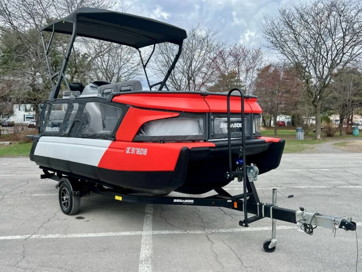 2024 BRP SEA-DOO SWITCH CRUISE 18' 230 HP + IBR + VTS + IDF + GPS + AUDIO + BIMINI + REMORQUE DLX 