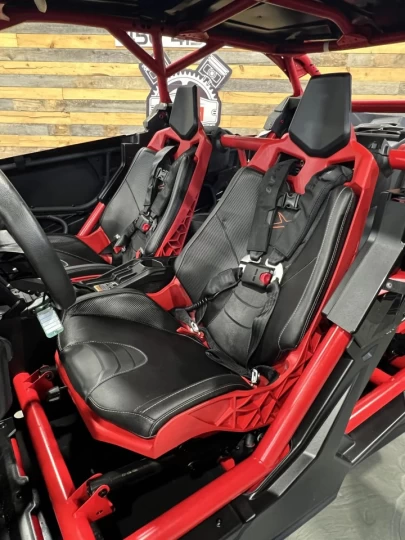 2025 BRP CAN-AM MAVERICK MAX X3 X-RS TURBO ''RR'' 200 H.P + D.P.S + 4X4 + 72'' +4 PASSAGERS + SEULEMENT 1403 KM + RARE & CONDITION A1 