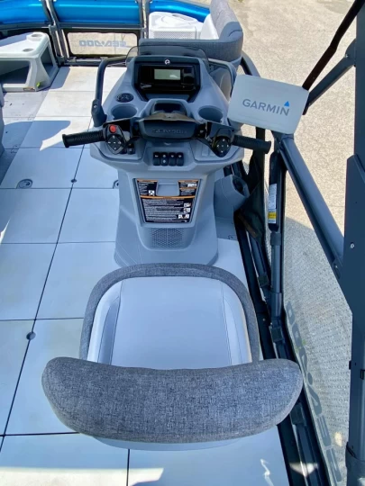 2022 BRP SEA-DOO SWITCH CRUISE 18' + ROTAX 230 HP + IBR + VTS + IDF + GPS + JL AUDIO PREMIUM + TOIT BIMINI + REMORQUE + 43 HR + A1 