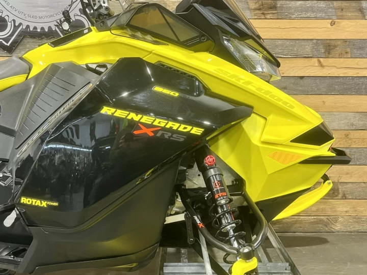 2022 BRP SKI-DOO RENEGADE X-RS 850 E-TEC 137''+ REV GEN4 + COULEUR RARE & CONDITION A1 