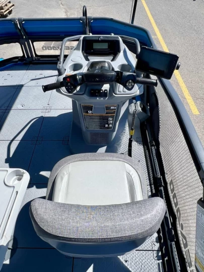 2023 BRP SEA-DOO SWITCH COMPACT 13' ROTAX 170 HP + IBR + VTS + GPS + TOIT + REMORQUE DLX + SEULEMENT 89 HR + RARE & CONDITION A1 