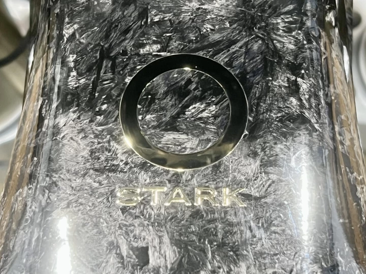 2026 STARK FUTURE VARG SM - SUPERMOTO 100% VE - ELECTRIQUE + MOTO LEGALE SUR ROUTE + 60 H.P @ 80 H.P + GARANTIE DE 2 ANS + RARE 