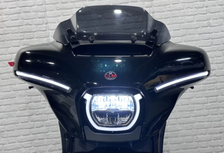2024 HARLEY DAVIDSON FLHX STREET GLIDE 117 p.c = 1923 cc EFI + ECRAN 12'' GPS + BAS KM 5543 KM + COULEUR RARE & A1 