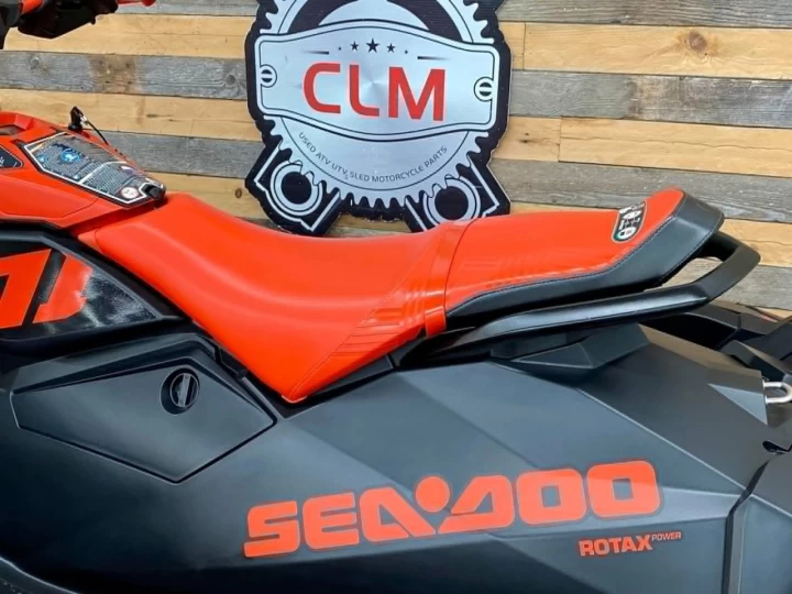 2021 BRP SEA-DOO SPARK TRIXX 2UP + IBR + VTS + SEULEMENT 33 HR + RARE & A1 