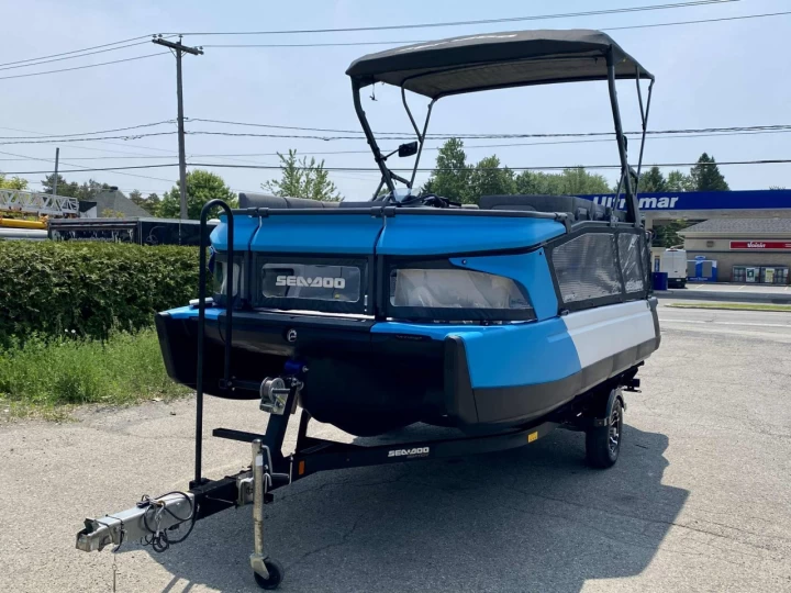 2022 BRP SEA-DOO SWITCH CRUISE 18' + ROTAX 230 HP + IBR + VTS + IDF + GPS + JL AUDIO PREMIUM + TOIT BIMINI + REMORQUE + 43 HR + A1 