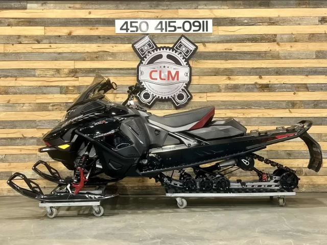 BRP SKI-DOO RENEGADE ENDURO 900 ACE TURBO 130 H.P I.T.C 137'' + REV GEN5 + ECRAN COULEUR 10'' + GPS + AIR RIDE + SEULEMENT 2836 KM  2025