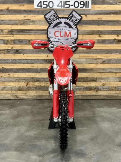 2023 GASGAS MC 250 + 2 TEMPS + SEULEMENT 3.8 HEURES + MX-MOTORCROSS + RARE & IMPECABLE A1 