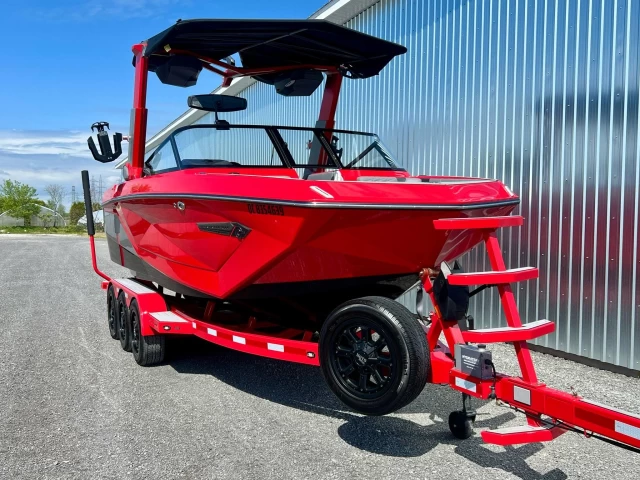 SUPER AIR NAUTIQUE G23 + TOUTES OPTIONS $$$ + REMORQUE DLX + SEULEMENT 105 HR  2022