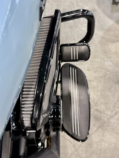 2024 HARLEY DAVIDSON FLTRX ROAD GLIDE 117 c.i = 1923 cc EFI + SEULEMENT 4492 KM + ECRAN 12'' + GARANTIE 2029 + RARE & A1 