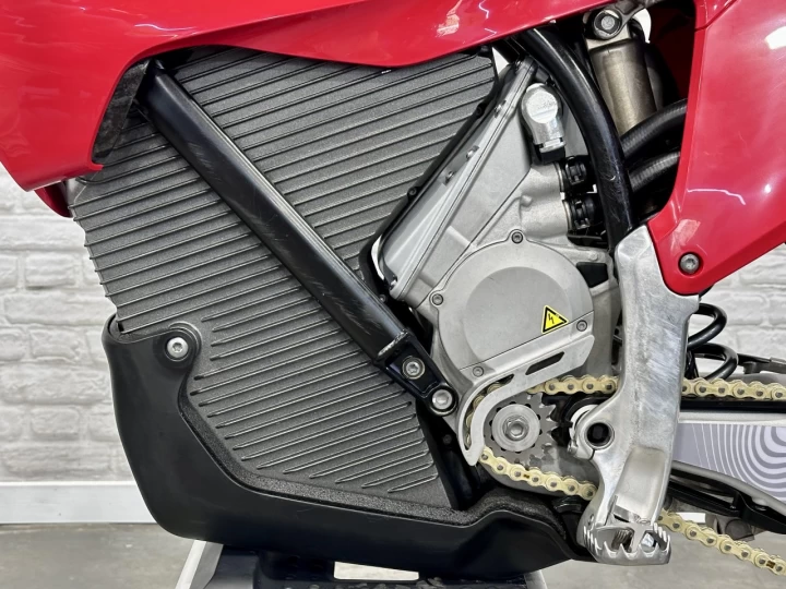 2026 STARK FUTURE VARG 1..2 MX ALPHA 80 H.P + 100% VE-MOTOCROSS ELECTRIQUE + UNITÉ DÉMO 70 HR + GARANTIE 2028 + RARE & A1 